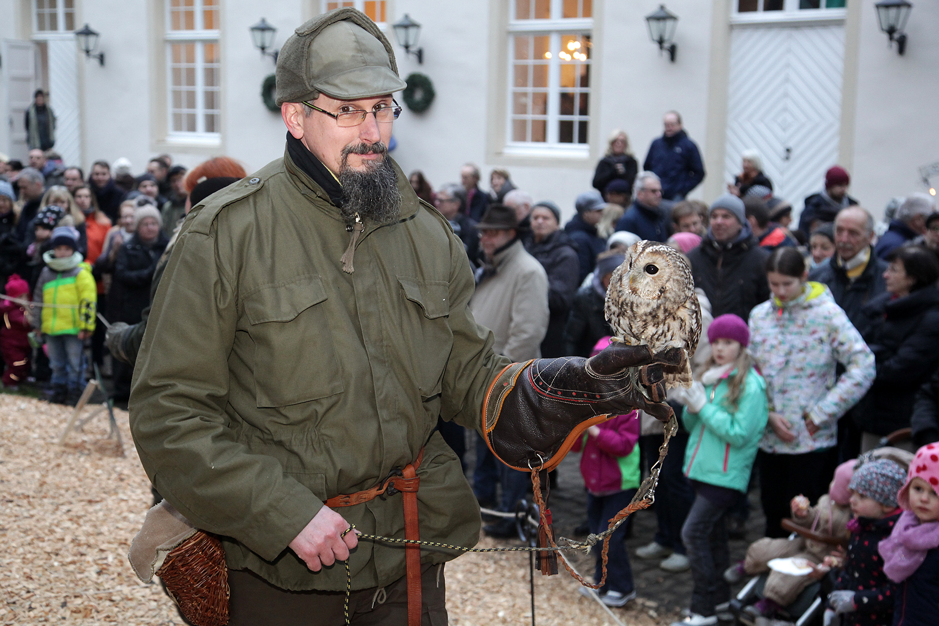 Ein Highlight des Weihnachtszaubers war die Greifvogel-Schau der Falknerei Eulenhof.