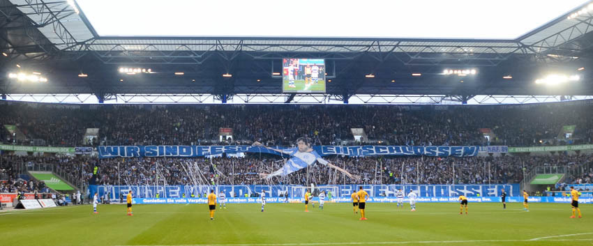 Mit dieser Choreo empfing die Nordkurve ihr Team. Die Fans durften am Ende nochmal jubeln und freuten sich über den 2:0 Heimsieg gegen den direkten Konkurrenten Dynamo Dresden.