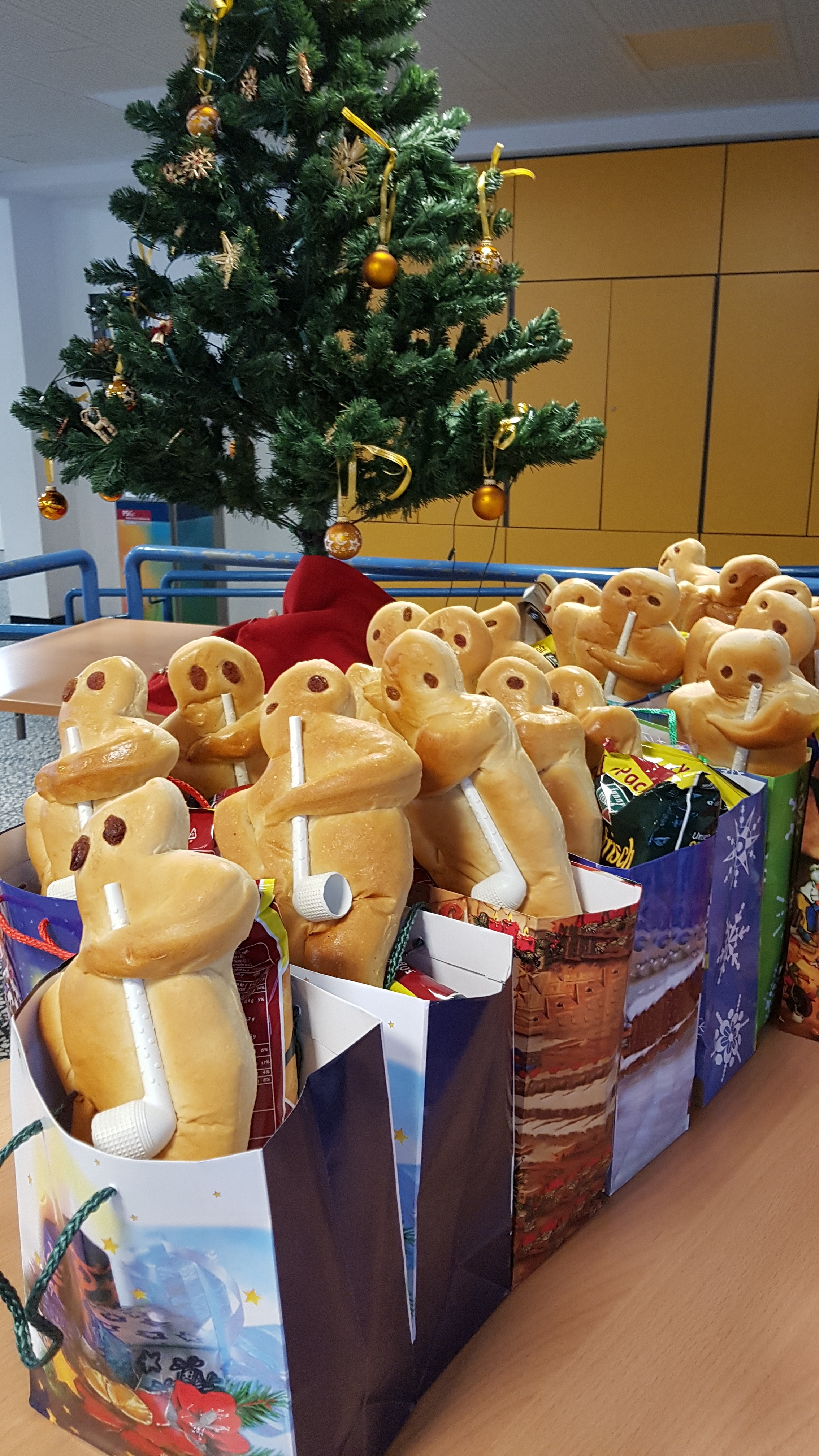 Die Nikolaustüten warten darauf, geplündert zu werden
