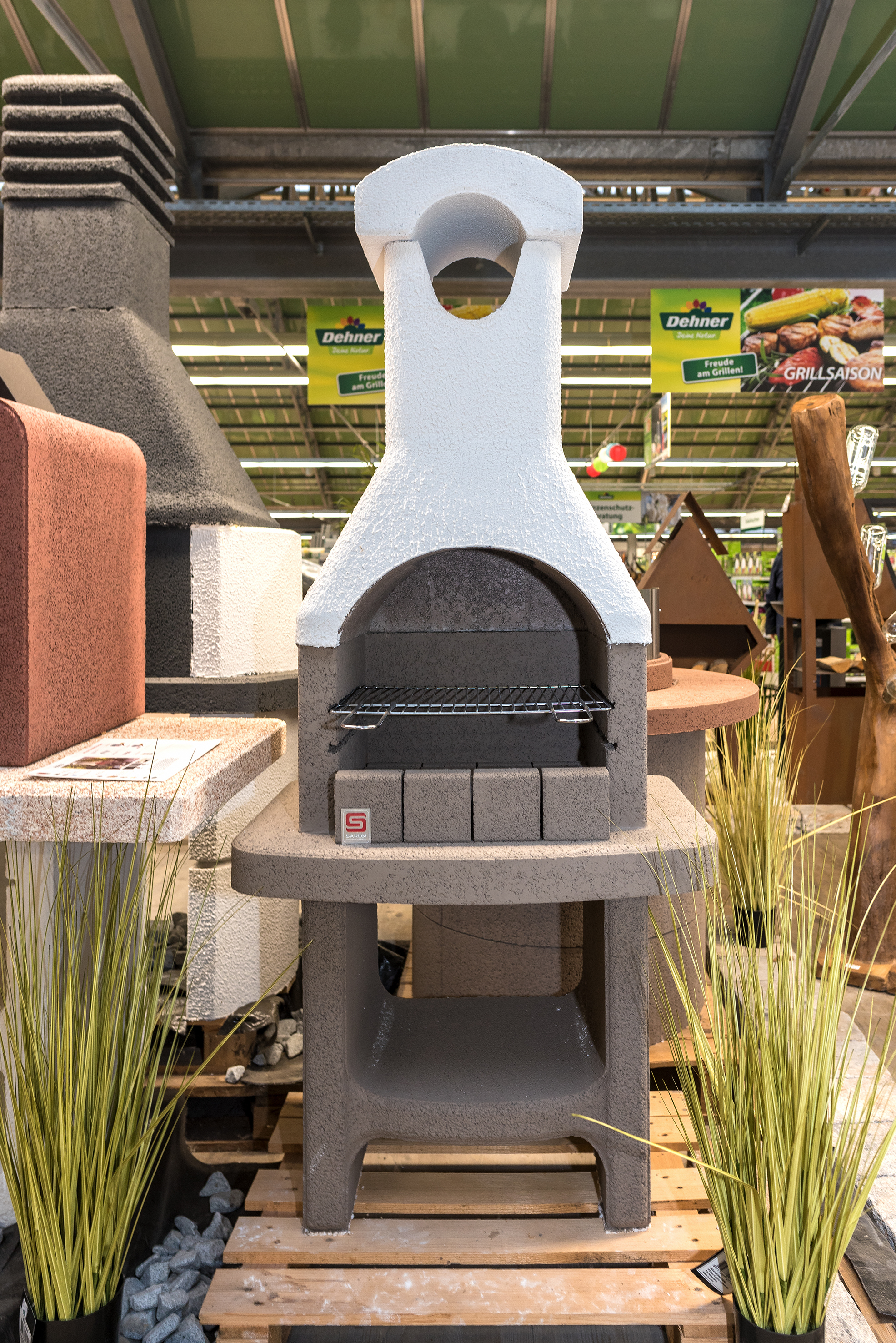Heute, am 18. Dezember, verlosen wir zusammen mit dem Gartencenter Dehner, Alter Knipprather Weg in Langenfeld, den Modern Sarom Design-Gartengrillkamin Padova.