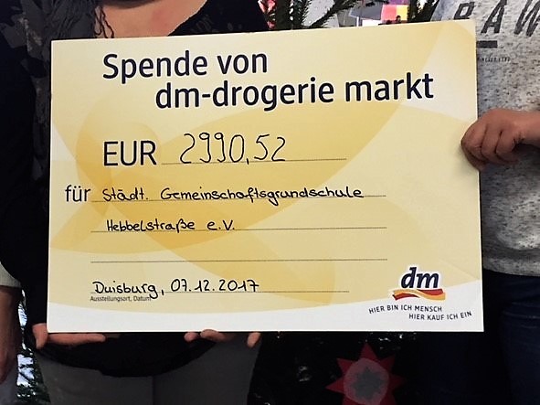 der Spendenscheck