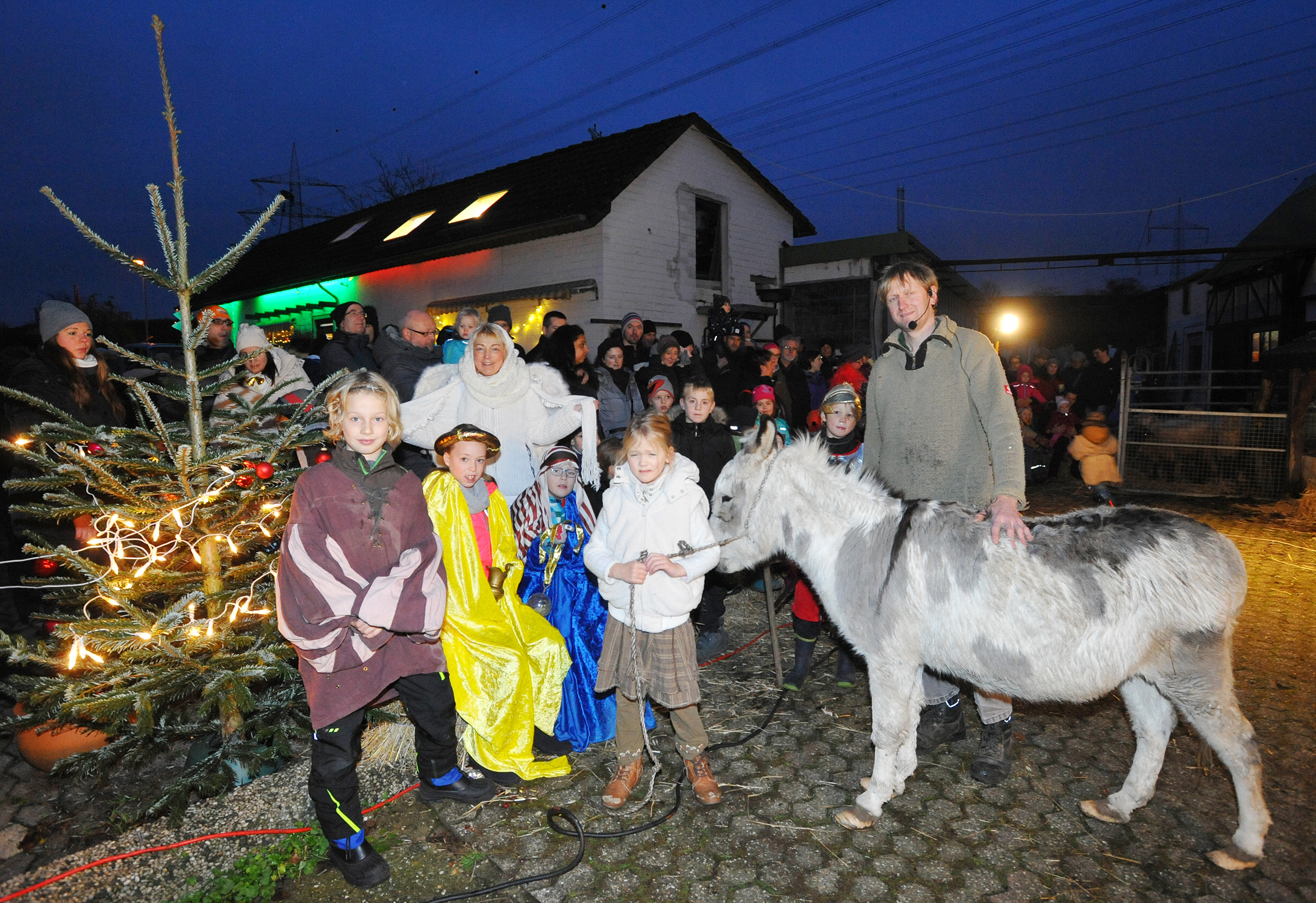 Weihnachtsgeschichte auf dem Bauernhof: Bauer Hanten und seine Familie luden auch in diesem Jahr wieder zum Krippenspiel ein.
