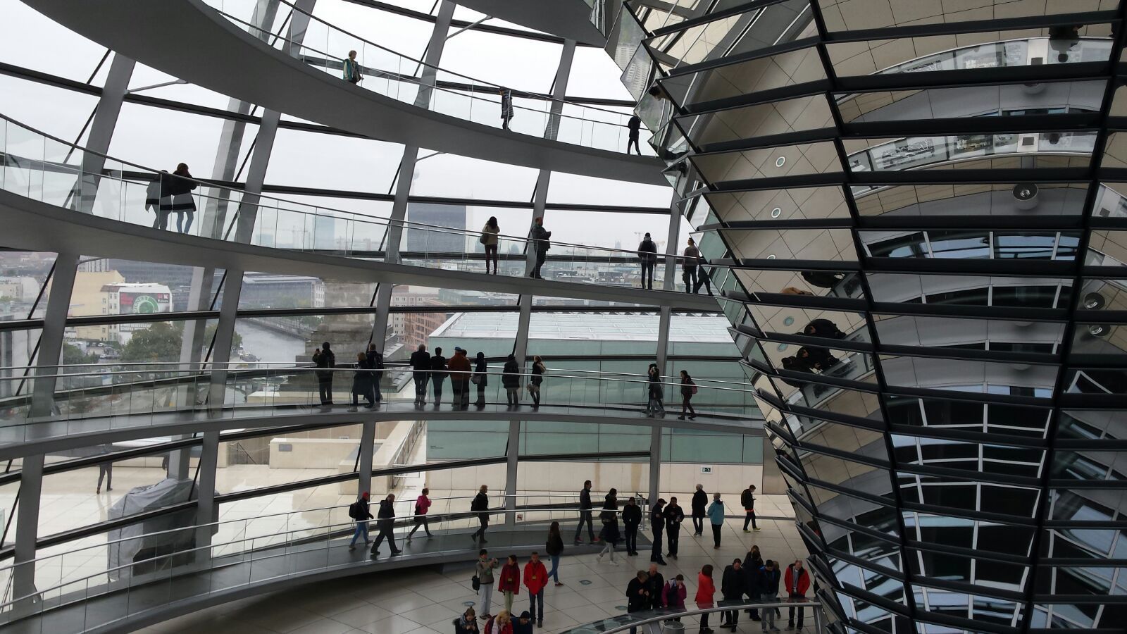 Die Reichstagskuppel von innen.