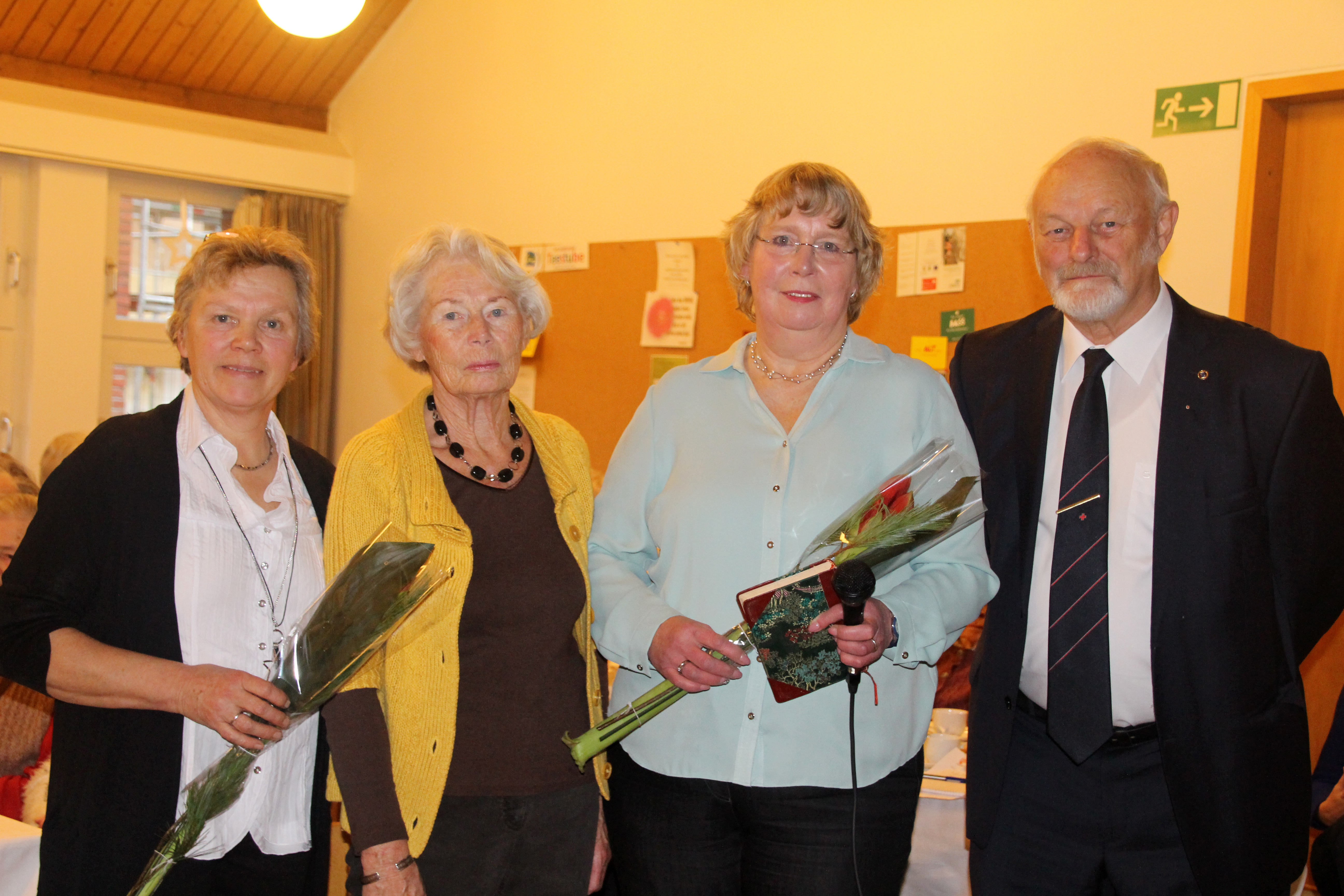 Von links: Ute Holloh, Ingrid von Mallinckrodt, Annegret Hansen, Dr. Kurt Gerritz.
