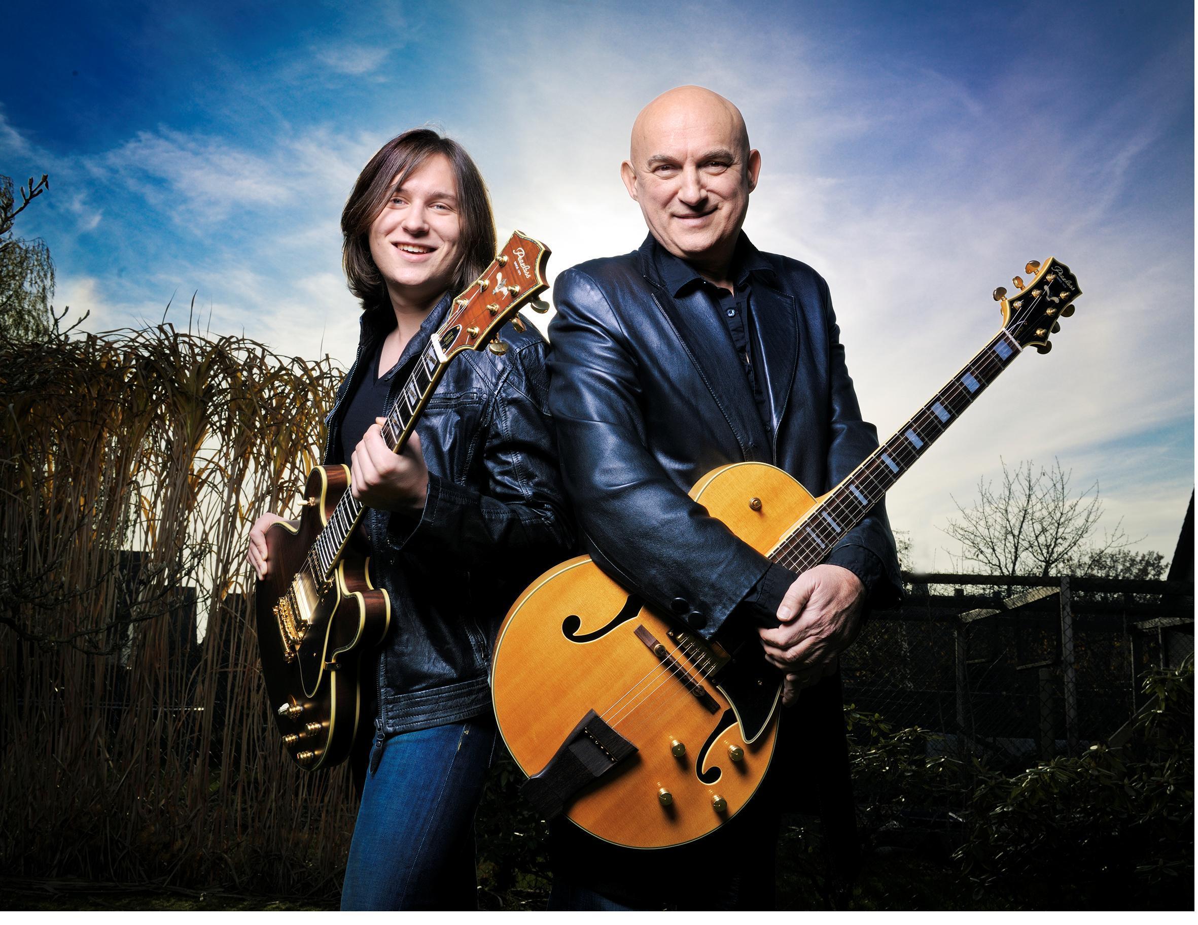 Zed Mitchell mit seinem Sohn.