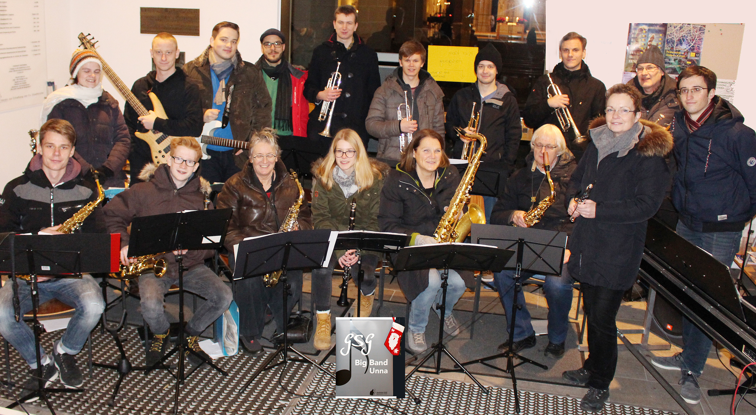 Big Band des Geschwister-Scholl-Gymnasiums im Vorraum der Stadtkirche Unna