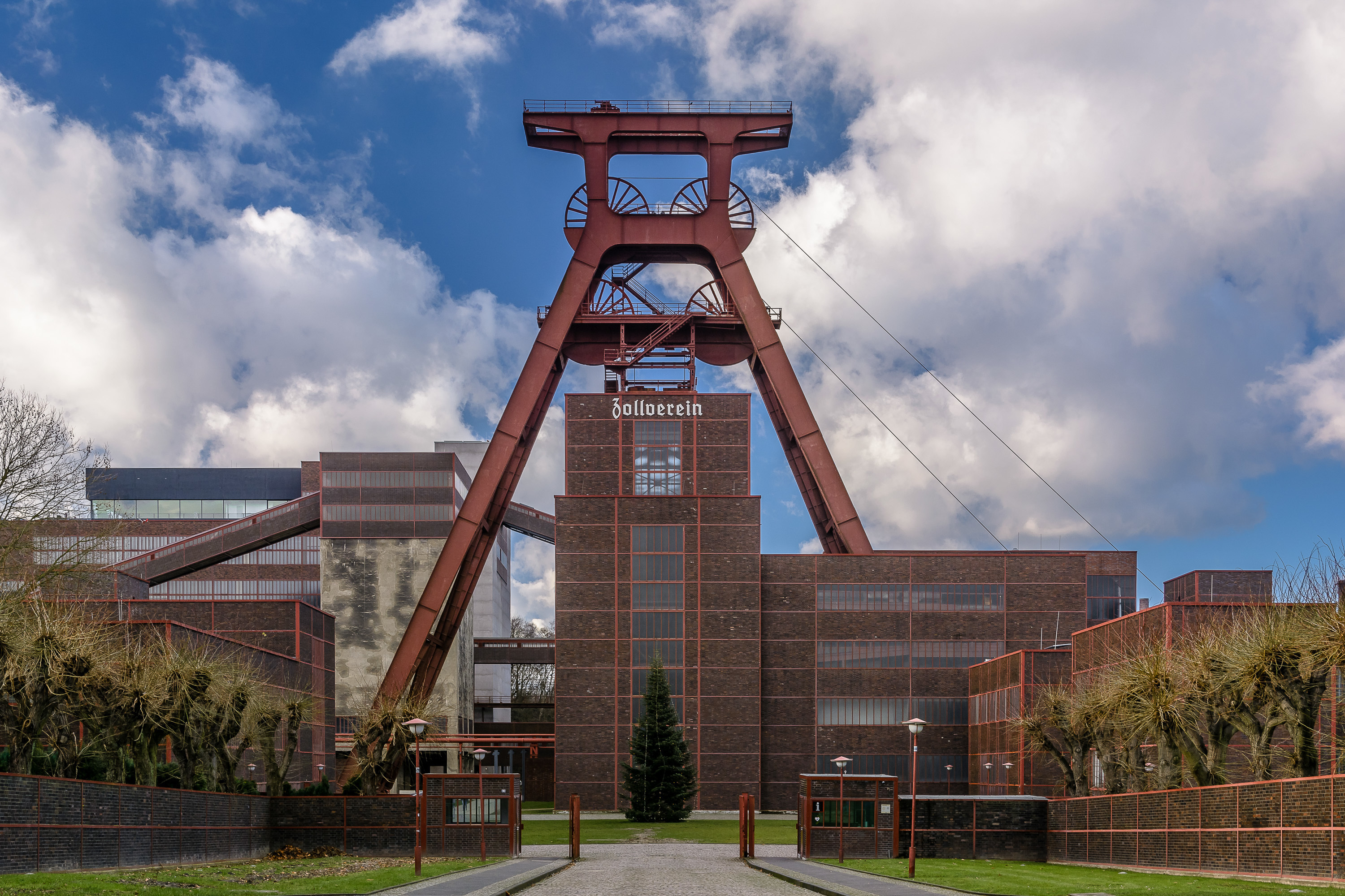 Die unverkennbare Skyline von Zeche Zollverein mit dem Doppelbock-Fördergerüst