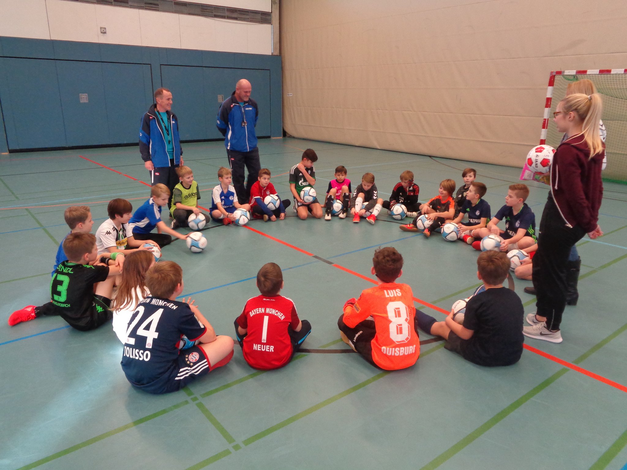 Feinheiten des Fußballspiels: Fußballschule mit Bernd Hobsch und Kurt ...