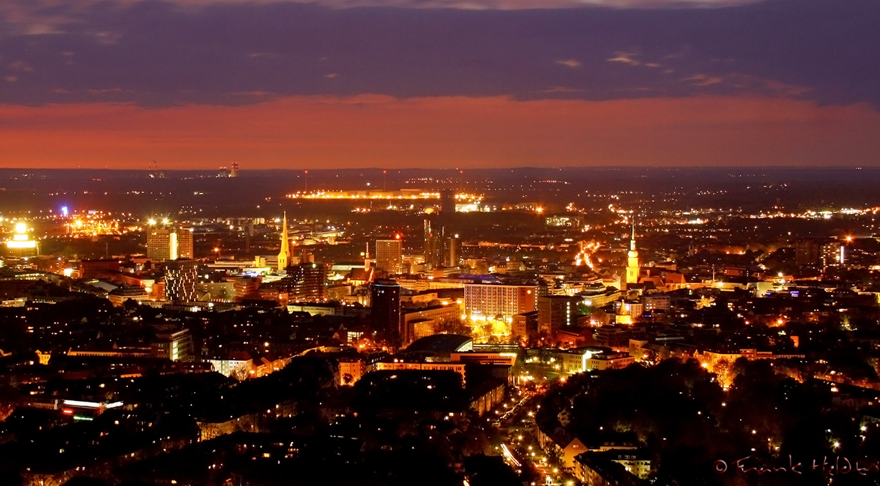 Dortmund bei Nacht, fotografiert vom Florianturm. Foto: Frank Heldt