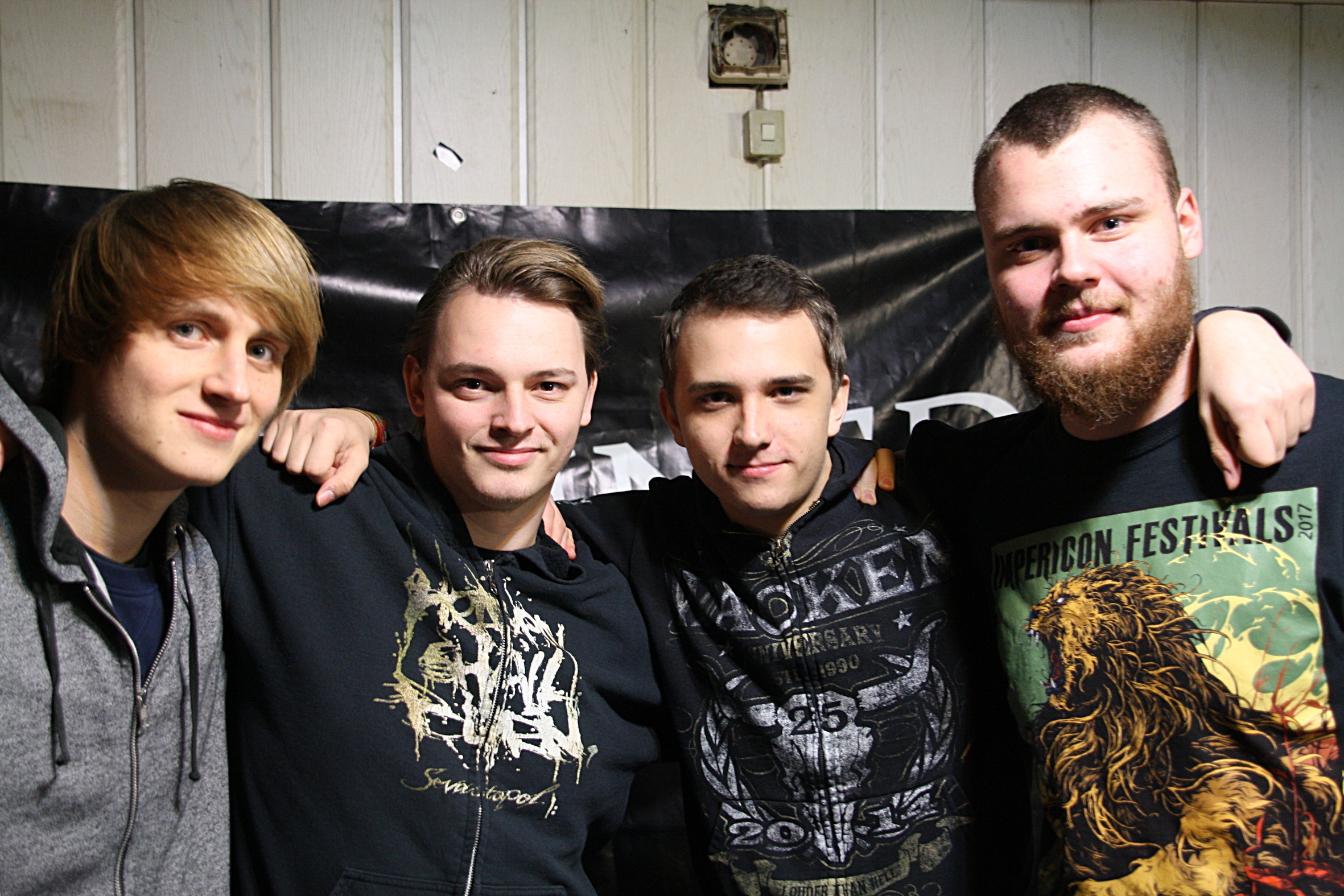 Jaron Schünemann (v.l.), Tim Adick, Justin Dettmer und Florian Lippa von Redefined stehen im Finale des SPH-Bandcontests.