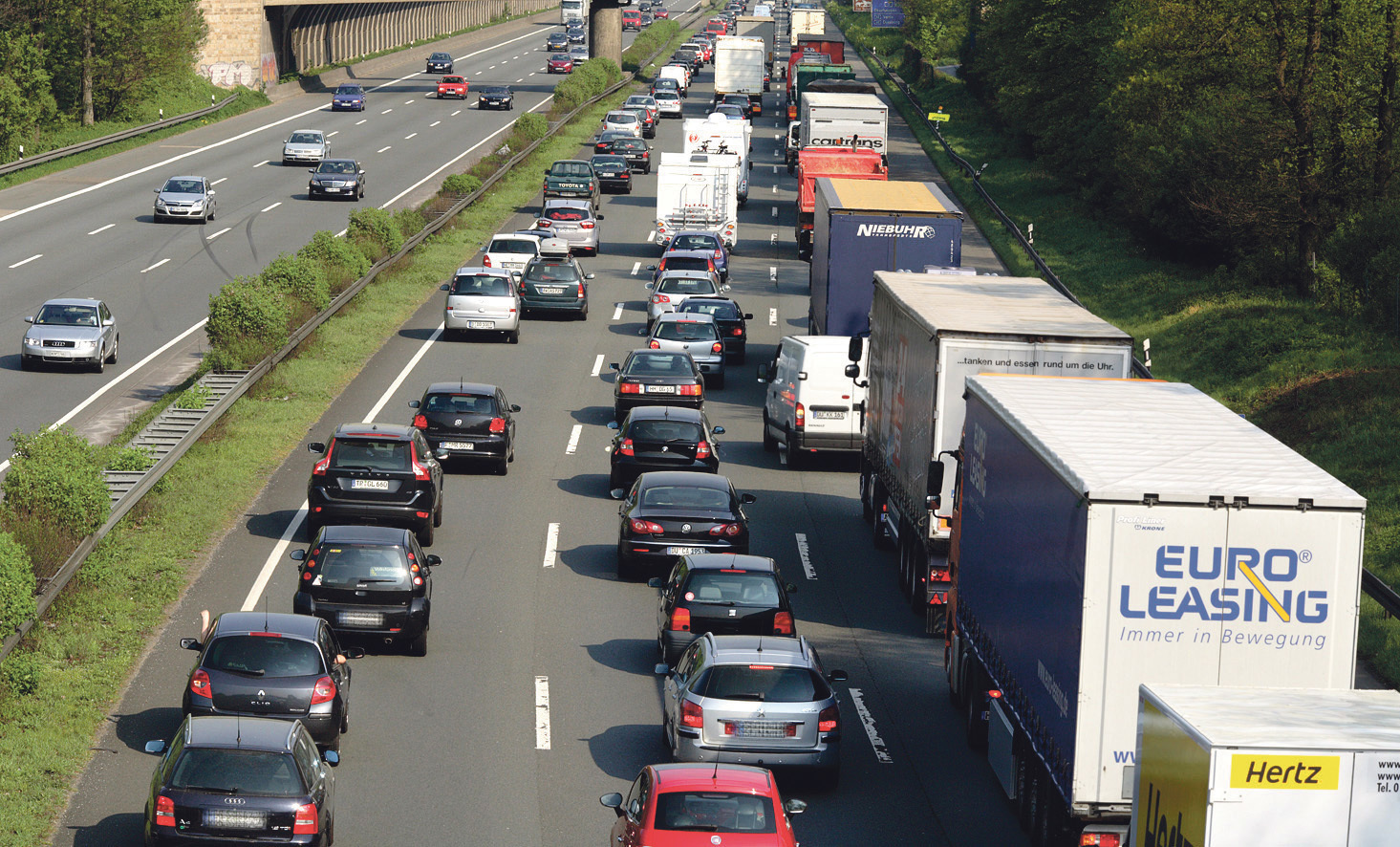 Symbolfoto Autobahn