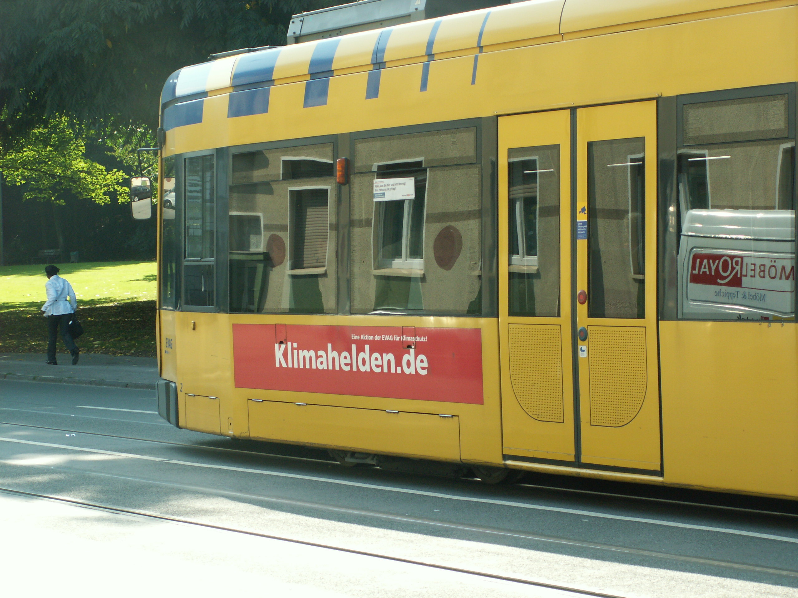 Dieselbusse mit Abgasen sind keine Alternative zur modernen elekrischen Straßenbahn mit Niederflureinstieg und ein Rückschritt für die Fahrgäste.