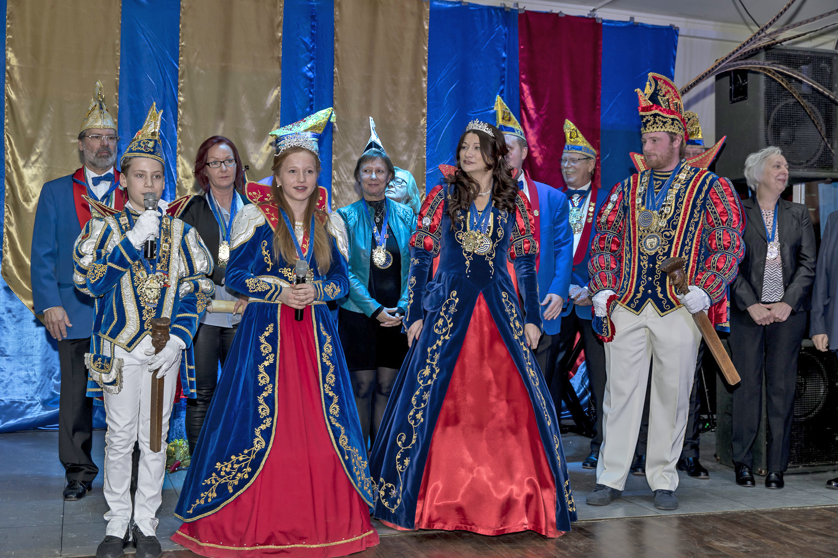 Der KC Astoria stellt in diesem Jahr das Kinderprinzenpaar Lukas II. (Mielenz) und Sirin I. (Bas) und das Stadtprinzenpaar Julian I. (Nienhaus) und Elisabeth I. (Zumbansen). Foto: Gerd Kaemper