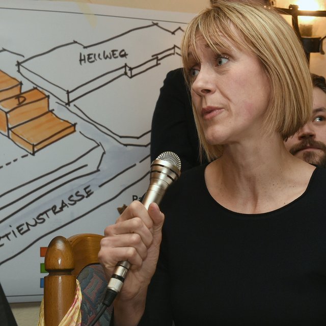 Restaurant Große-Segerath, Lohstr. 83Bürgerversammlung zwecks Vorstellung der Baupläne von Deichmann und Edeka (Aktienstr.)Elke Kaup (Edeka Standortentwicklung)