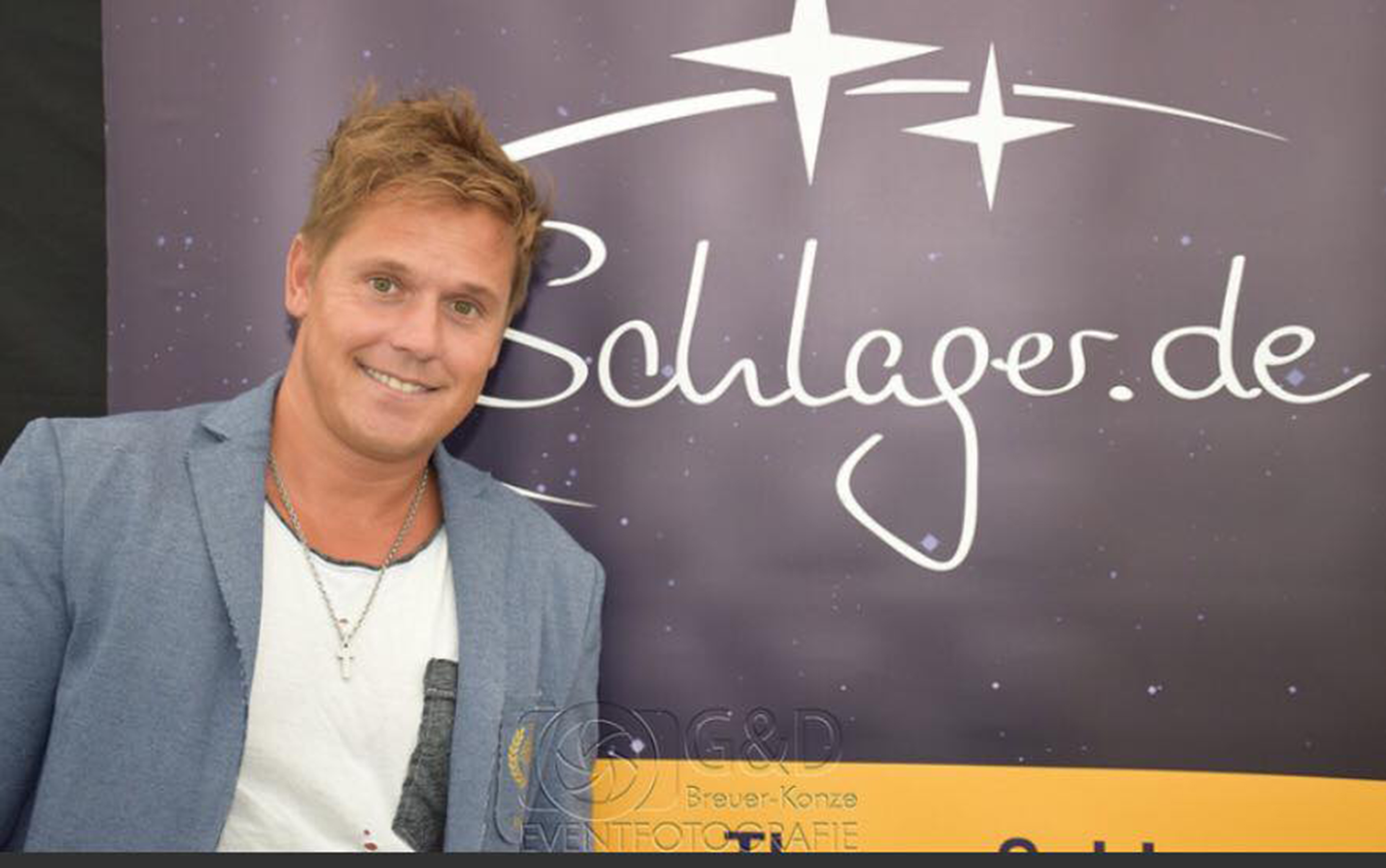 Sebastian von Mletzko, eine der neuen Stimmen des deutschen Schlagers, ist derzeit selbst auf "Stimmenfang". Der Fröndenberger ist bei der Wahl „Mein Star des Jahres“ in der Kategorie „Newcomer des Jahres“ nominiert. Foto: Gabi-Breuer Konze