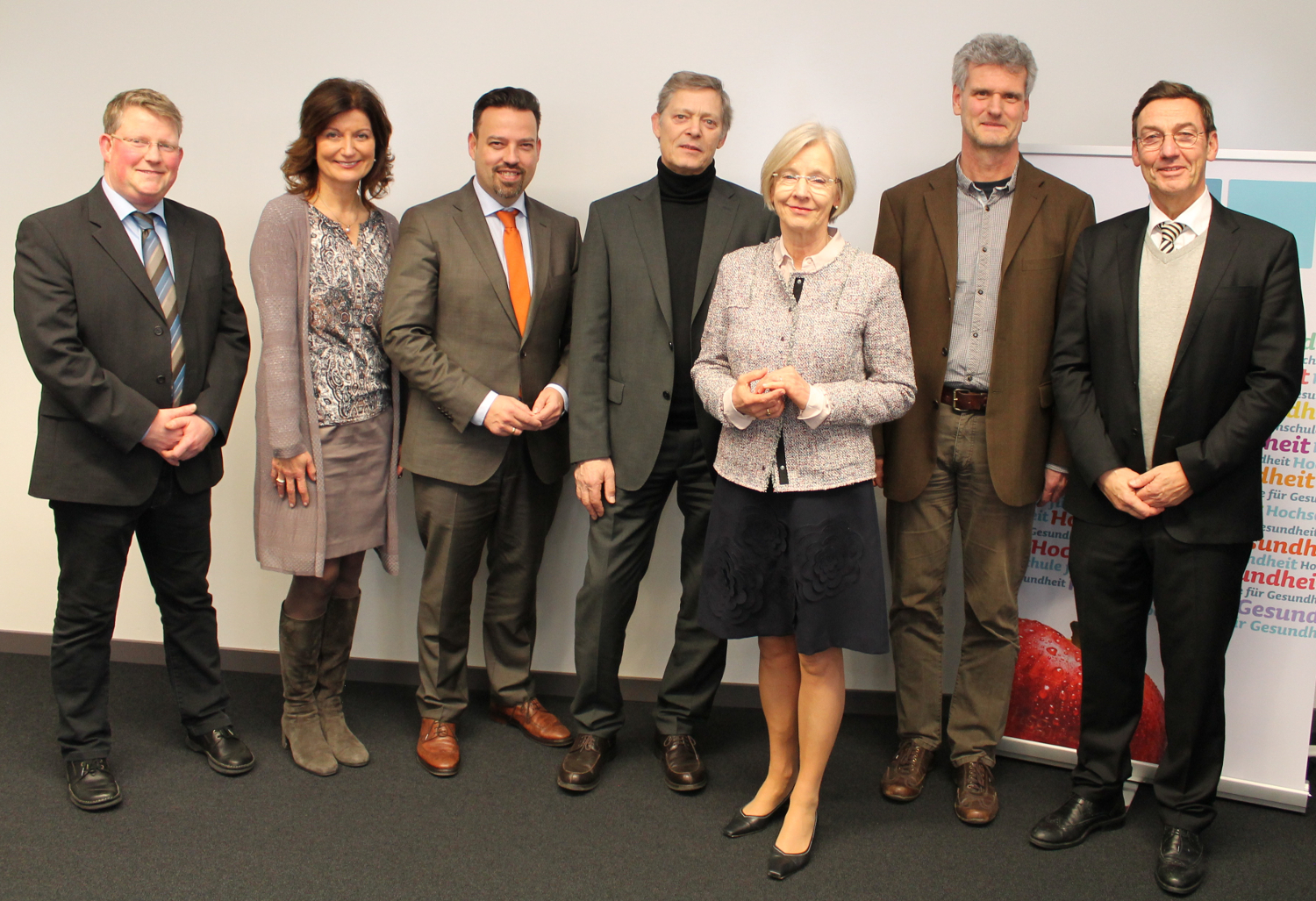 Im Bild v.l.n.r.: Thomas Evers, Kerstin Bilda, Helmut Watzlawik, Staatssekretär Edmund Heller, Anne Friedrichs, Gerhard Herrmann und Werner Brüning. Foto: hsg