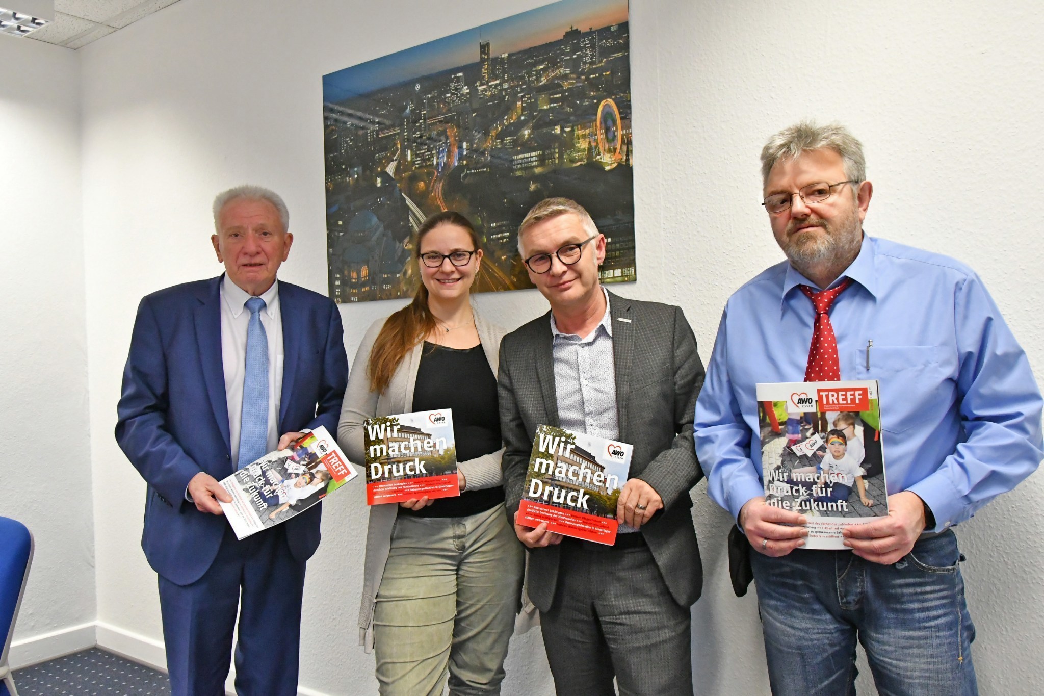 Die AWO Essen-Spitze macht Druck auf die Politik und schreckt auch vor einem "Aufmerksamkeits"-Besuch in Berlin nicht zurück (v.l.): Klaus Johannknecht, Judith Schlupkothen, Oliver Kern und Dirk Busch. Fotos: Janz
