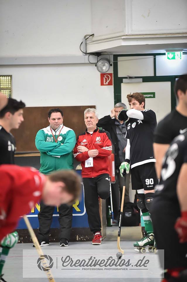 TuS Trainer Robbie van Dooren und RESG Trainer Günther Szalek sahen ein packendes Derby. Am Ende konnte nur Szalek zufrieden sein. Fotos: Ralf Isselhorst