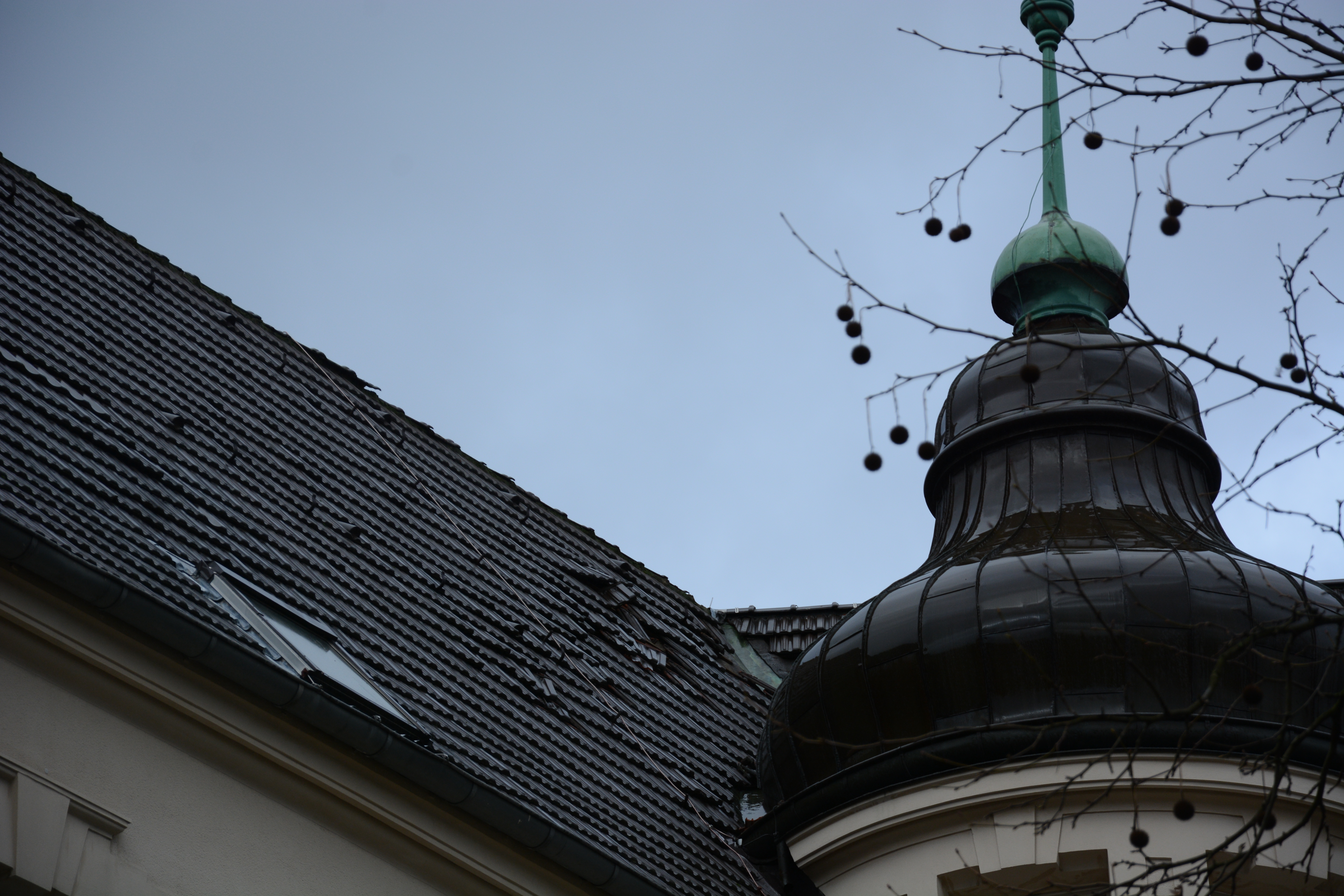 Schäden am Dach der Luisenschule in Essen. Foto: Steinmann