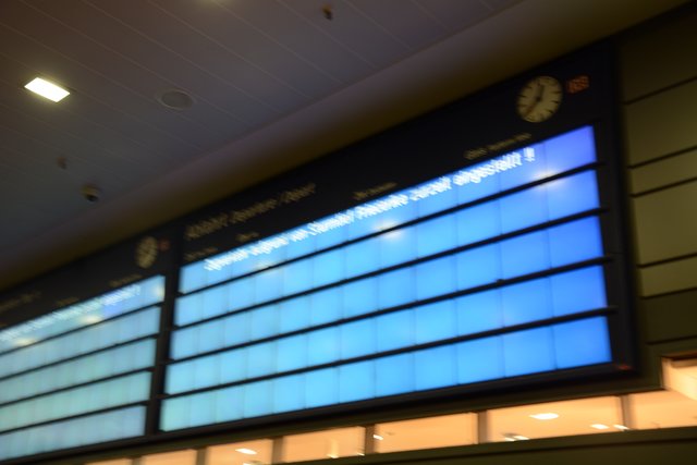 Gähnende Leere auf den Abfahrtsanzeigen. Foto: Steinmann