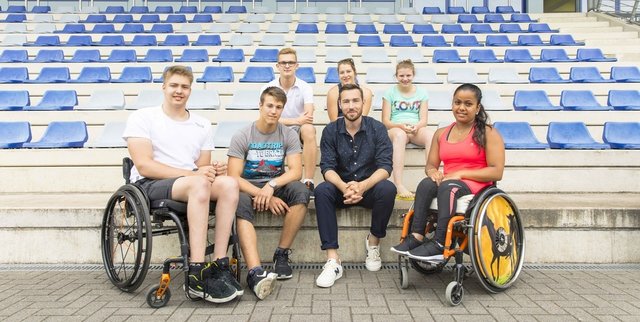 Diese sechs Athleten sind "Nicht zu stoppen":
hinten von links nach rechts:
Adam (Schwimmen), Leonie (Leichtathletik), Veronika (Ski Alpin)
vorne von links nach rechts:
Alexander (Basketball), Daniel (Judo), Sven Voss (ZDF Sportmoderator), Nalani (Tennis)