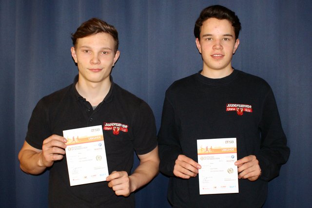 Die Bedingungen für das Deutsche Sportabzeichen in Silber  haben Calvin und Carlo Knabe   erfüllt