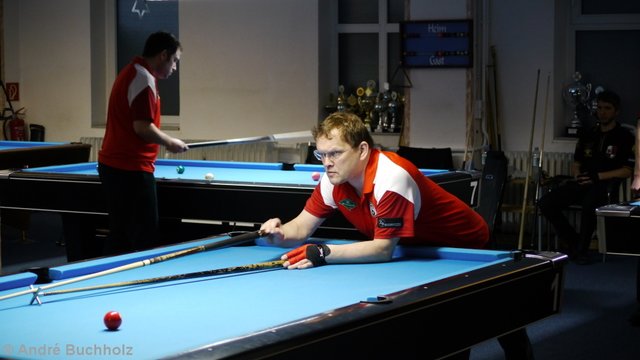 Harald Heller hantiert mit der "Oma"