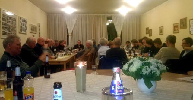 die letzte Versammlung fand in den Räumen der Kirche "zum guten Hirten" statt. Jetzt ist man froh dass Andreas Schauermann "zum Wienkopp" den Verein wieder bewirtet.