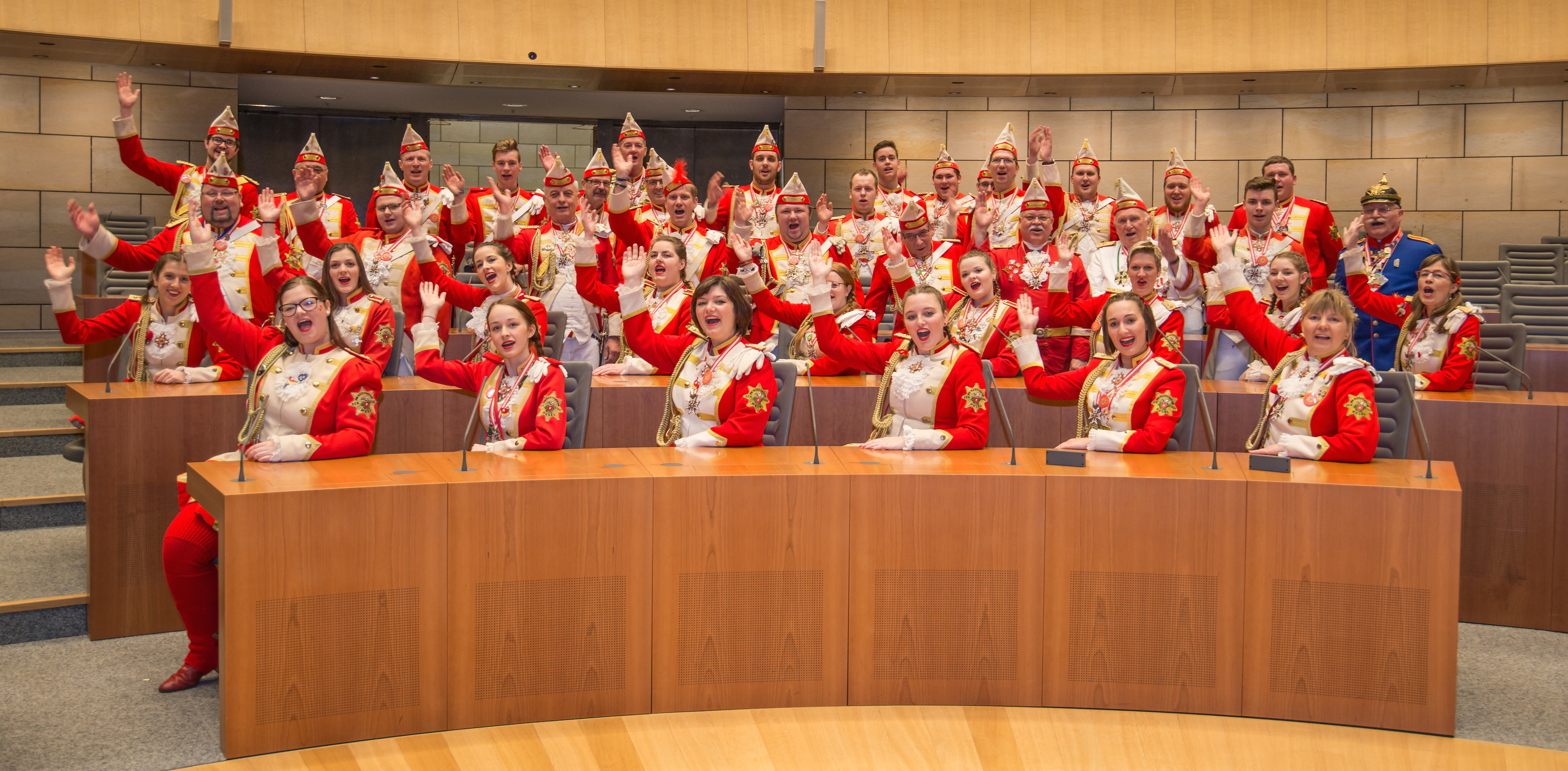 Die Prinzengarde der Stadt Wesel "checkte" auch den Plenarsaal.