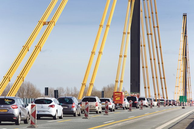 Bleibt bis zum Neubau eine Dauerbaustelle: die A40-Rheinbrücke Neuenkamp. | Foto: Hannes Kirchner