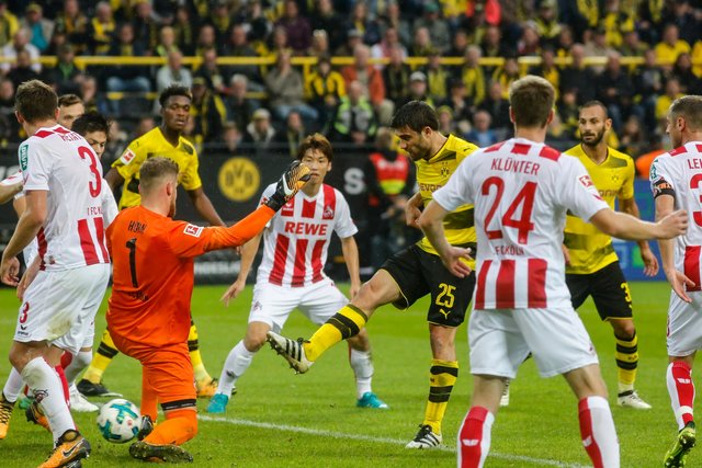 Im Hinspiel erhitzte diese Szene die Gemüter beim 1. FC Köln, der nach Spielschluss sogar über einen Einspruch der Spielwertung nachdachte, diese dann aber über Bord warf. | Foto: Stephan Schütze