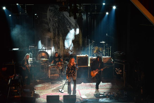 Band "Physical Graffit"