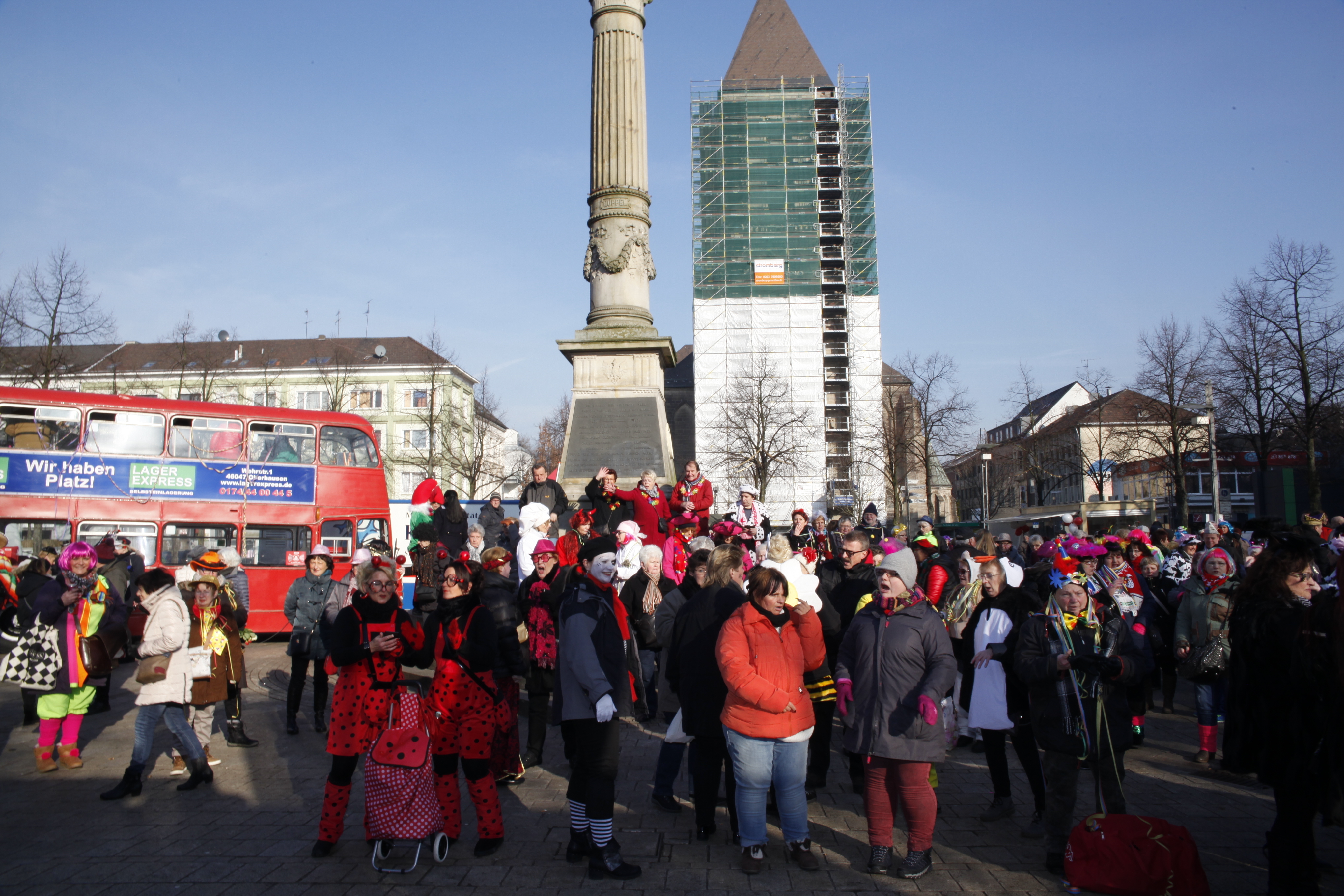 Altweiber auf dem Altmarkt Oberhausen