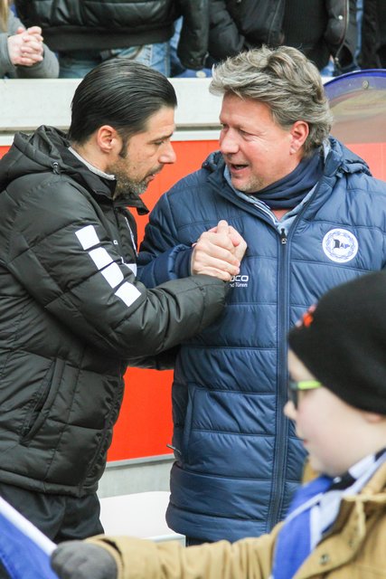 v.l. MSV-Trainer Ilia Gruev, Trainer von Arminia Bielefeld Jeff Saibene.
