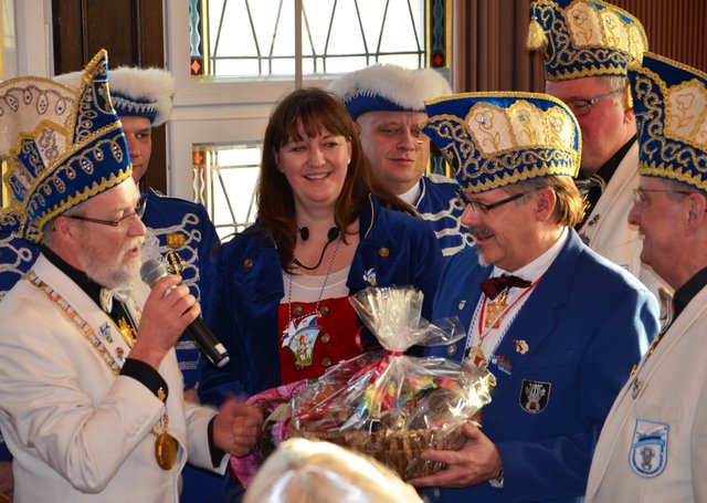 Eine besondere Ehrung wurde Klaus Durawa zuteil. Er hatte 25 Jahre lang die Aufgabe des Zugführers mit all ihren Anforderungen übernommen.