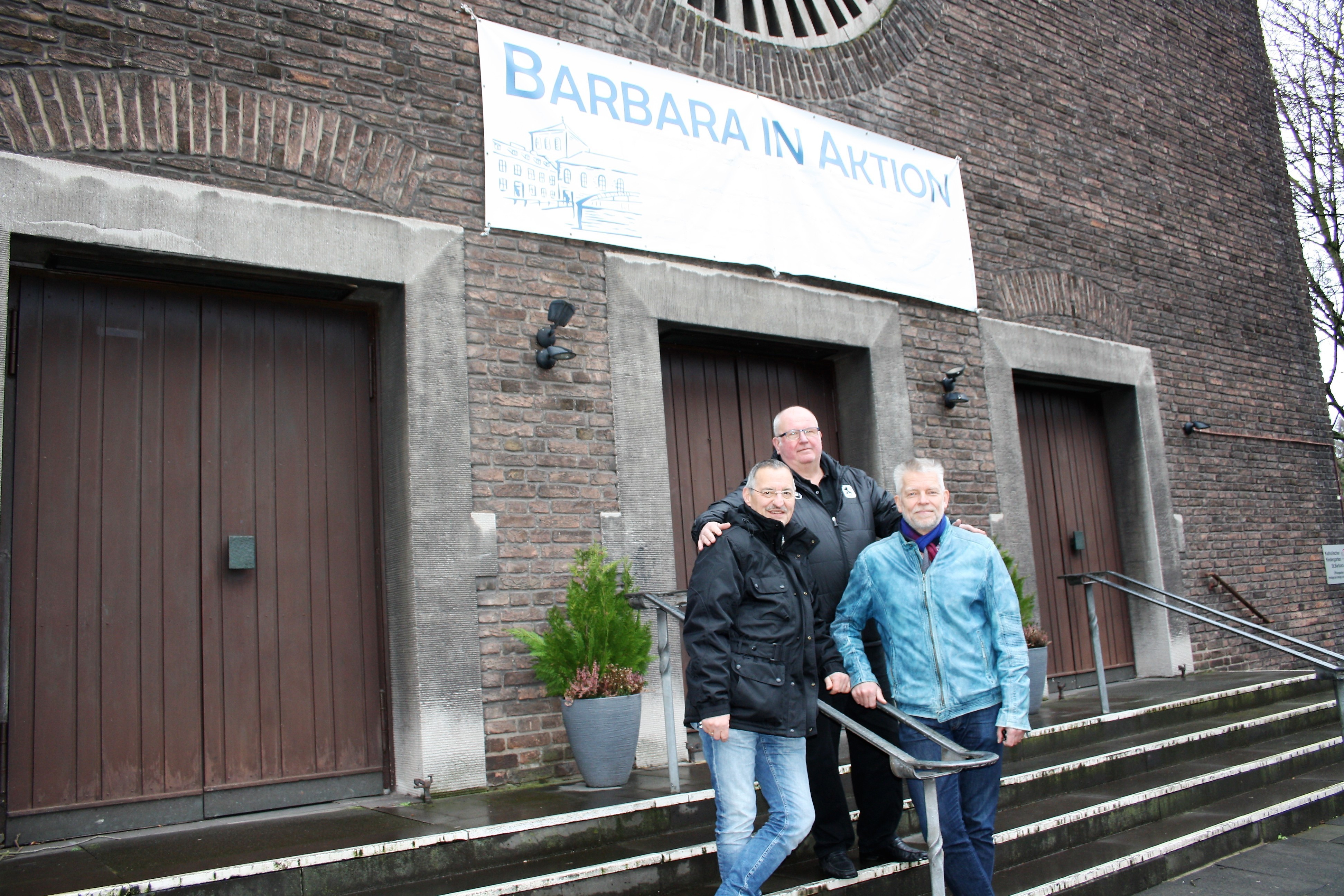 „Wir bleiben in Aktion, zum Wohle von St. Barbara und ganz Röttgersbach.“ Jörg Stratenhoff, Rolf Keuchel und Martin Linne (v.l.) freuen sich, dass der Finanzbedarf für dieses Jahr bereits gedeckt ist.
Foto: Reiner Terhorst