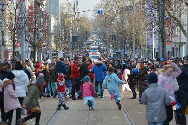 Rosenmontagsumzug in Gelsenkirchen-Erle 12.02.2018.Foto Kurt Gritzan
