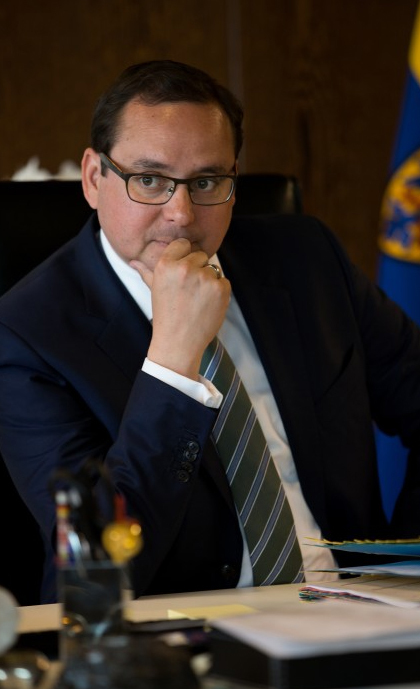 "Ich freue mich über die Initiative der Bundesregierung und die zugesagte Unterstützung. Diese zeigt, dass die Kommunen vor dem Hintergrund drohender Dieselfahrverbote nicht alleine gelassen werden", sagt Oberbürgermeister Thomas Kufen.