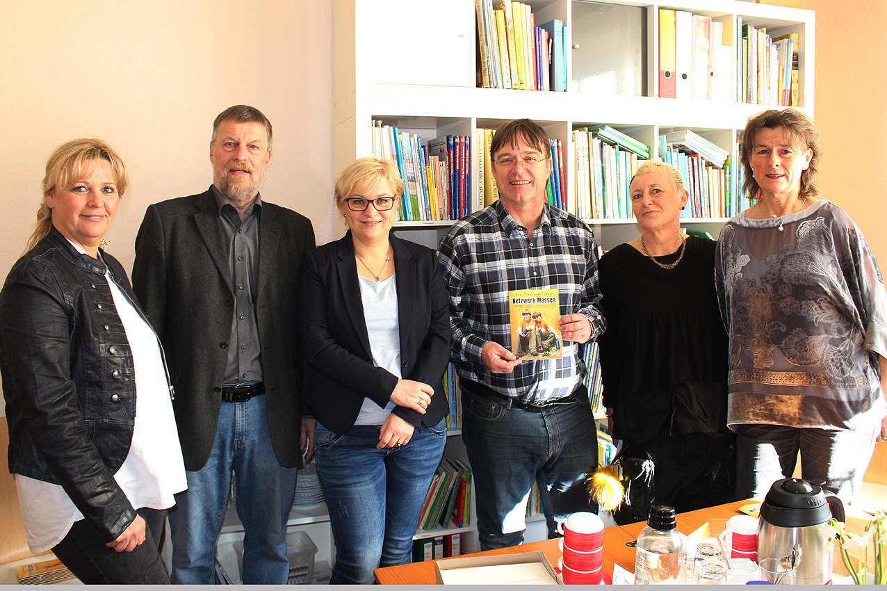 Birgit Wedekin-Lux (Familienzentrum Friedensstraße), Dr. Peter Kracht (Ortsvorsteher), Claudia Kowaczek (Familienbüro der Kreisstadt Unna), Carsten Pfaff (Layout und Internet), Margot Akbulut (Familienzentrum Bennemann-Straße) und Renate Nick (stellv. Bürgermeisterin)