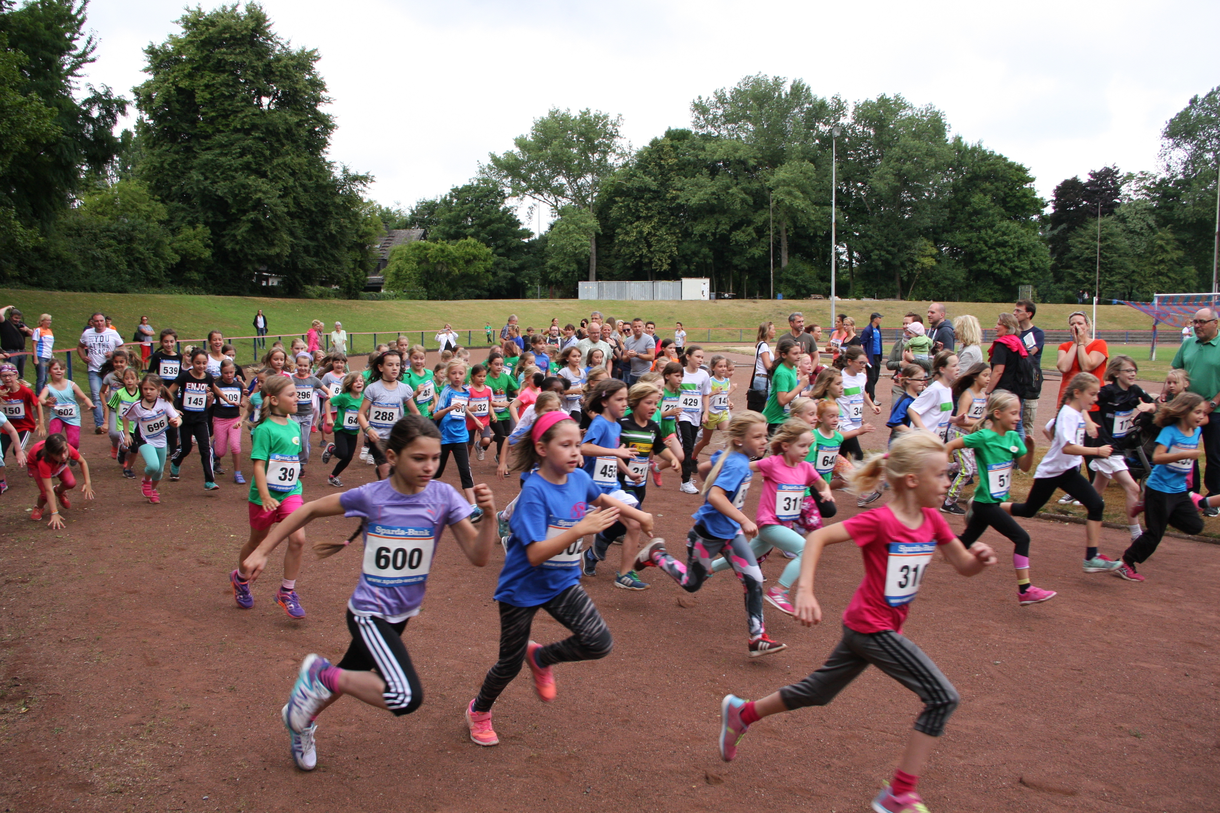 Start der weiblichen Jugend über 1,8 km (2017)