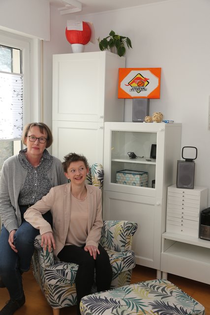 Franziska Hillemanns (li.), hier mit ihrer Mutter, ist eine der vier Bewohner der neuen Wohngemeinschaft der Diakonie.
