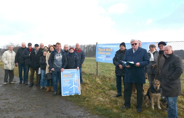 Die Sprecher des Forums Gegenwind wollen die Öffentlichkeit sensibel machen gegen den Bau der Monsteranlagen. Foto: peb