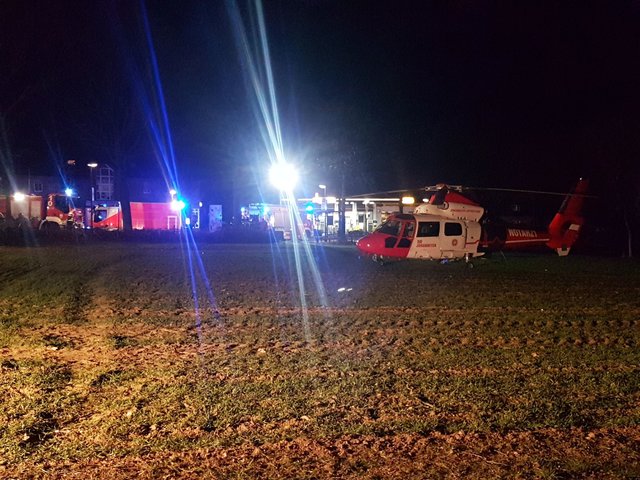 Der Rettungshubschrauber landete zwischen dem Busbahnhof und der ehemaligen Laurentiusschule. | Foto: Maxi Nitz