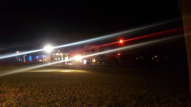 Der Rettungshubschrauber landete zwischen dem Busbahnhof und der ehemaligen Lurentiusschule. | Foto: Maxi Nitz