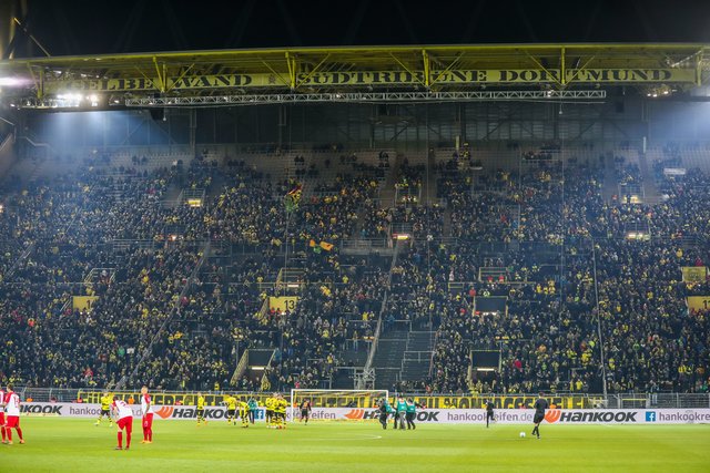 Ein ungewohntes Bild ergab sich am Montagabend im BVB-Stadion: Über 25.000 Plätze blieben unbesetzt - aus Protest gegen die Ansetzung von Spielen an Montagen.