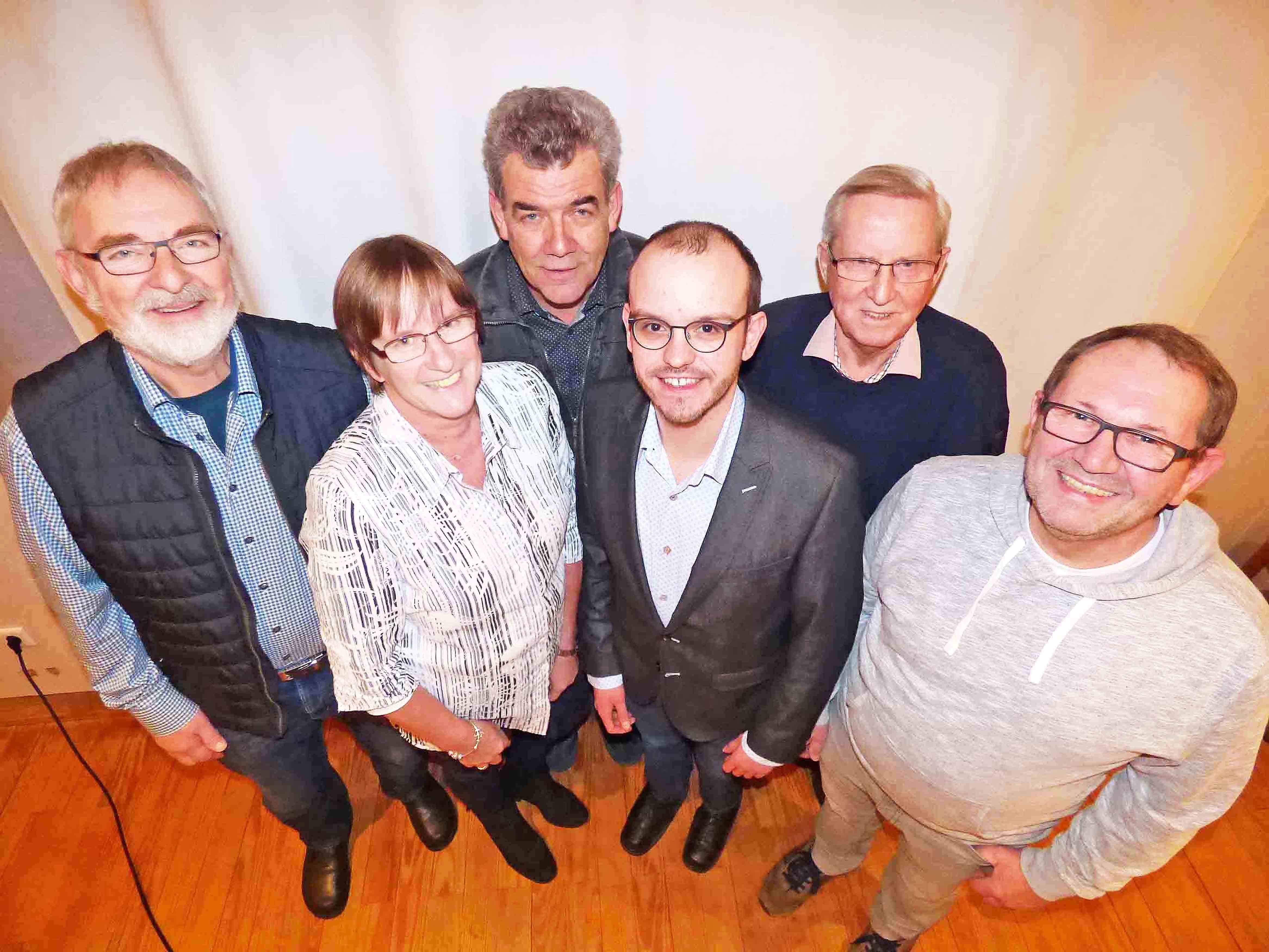 Vorstand des Brüner Bürgerbus e.V.: Achim Krusdick (Beisitzer), Beate Pelzer (Stellvertretende Vorsitzende), Ernst-Dieter Lakermann (Fahrdienstleiter), Christian Oltersdorf (Kassenwart), Walter Ophey (Beisitzer) und Albert Grüttjen (Schriftführer)