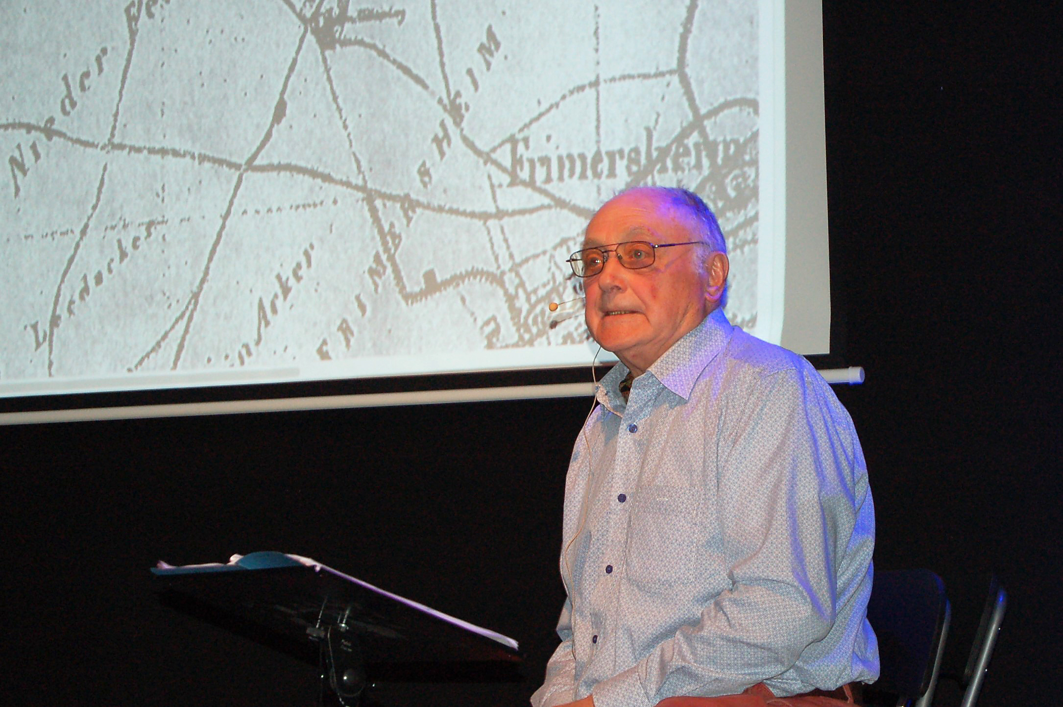 In Sachen Heimatkunde kaum zu schlagen, Historiker Heinz Billen aus Kaldenhausen in seinem Element. Fotos: Ferdi Seidelt
