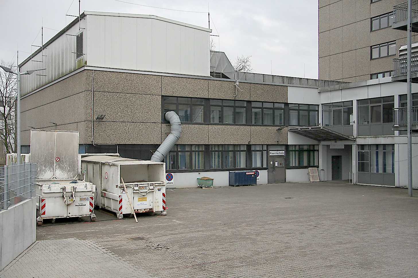 Das alte OP-Gebäude des EvK soll aufgestockt werden, um die Klinik für Psychiatrie, Psychotherapie und Psychosomatik zu erweitern. Foto: Thiele