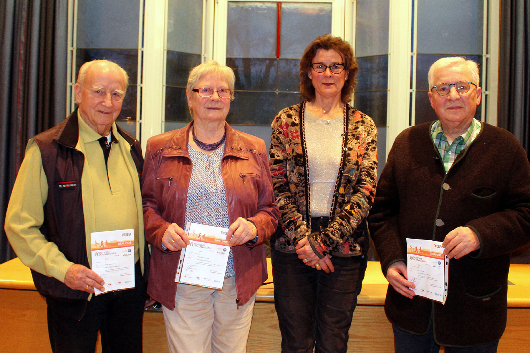 64 Mal Gold Horst Altenhoff, 53 Mal Gold Renate Altenhoff, stellv. Bürgermeisterin Renate Niick und 45 Mal Gold Klaus Busse