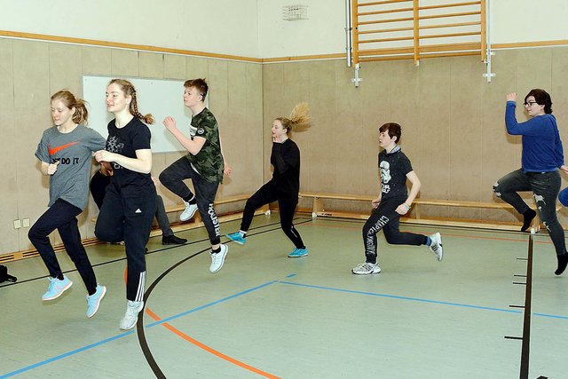 Spaß hatten die Scjhüler an der Uhlandstraße in Workshops mit den Profi-Tänzern des Balletts.